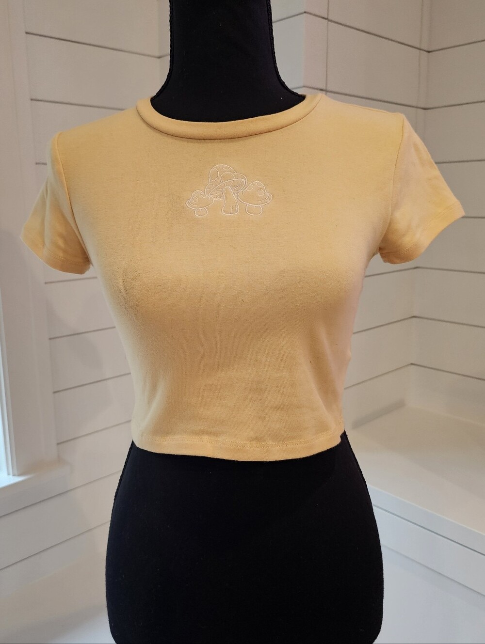 Crop Tee with Embroidered Mushroom Motif - Yellow
